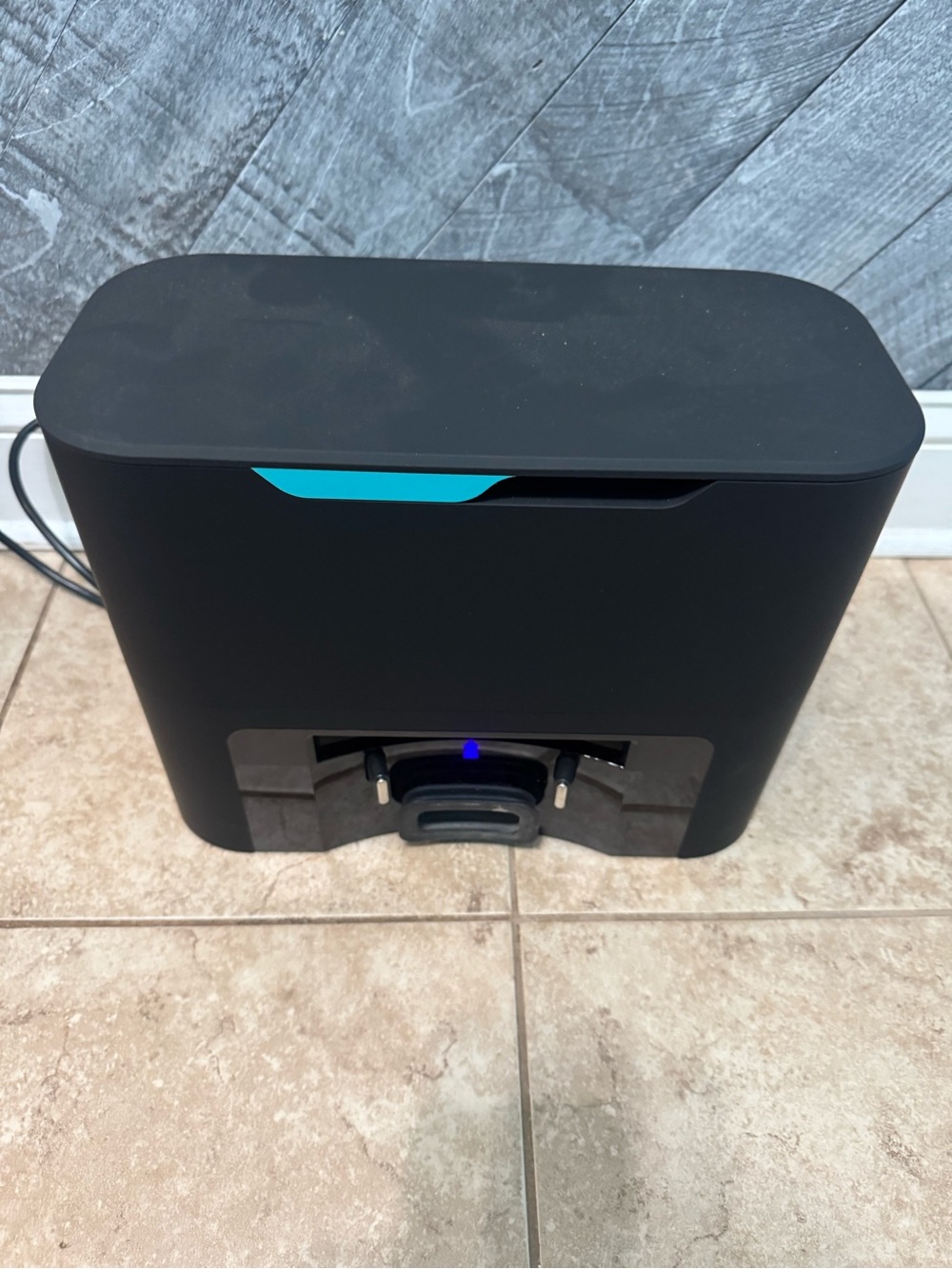 BoBsweep Orb-I-self emptying charging station only. Vacuum not included.